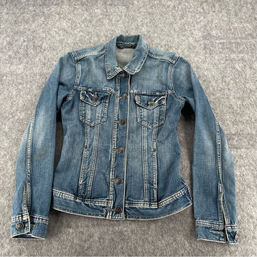 Levi’s Jean Jacket Size Small